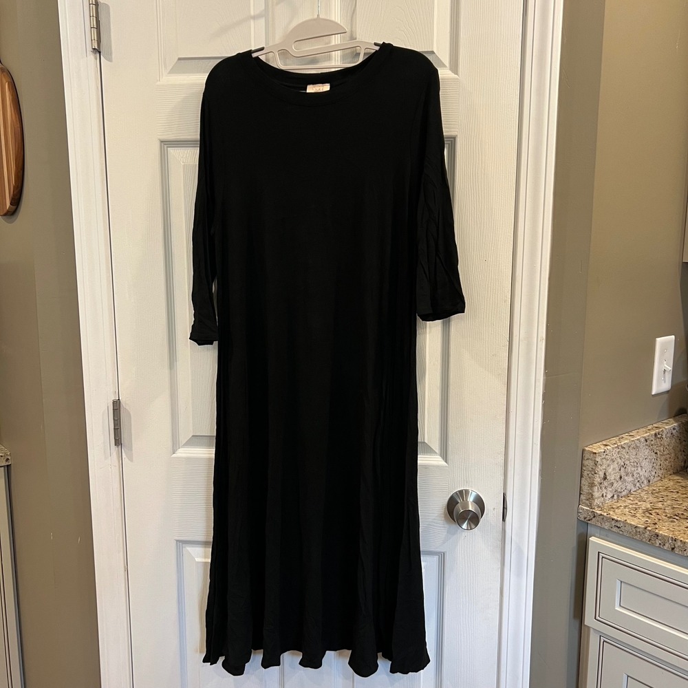 Iconic Luxe Black 3/4 Sleeve Midi Dress Crew Neck Jersey Knit A-Line